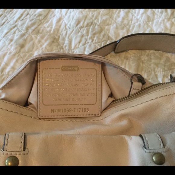 ❤️SOLD❤️COACH Cream CrossBody Leather Bag Zip Clos - Picture 4 of 8